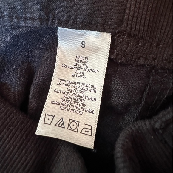 Aeropostale black Cargo Capris women’s small - Picture 3 of 5